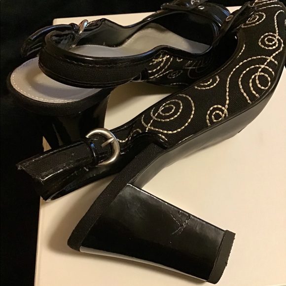 NATURALIZER peep toe sling backs. Size 9.5 - Picture 11 of 11